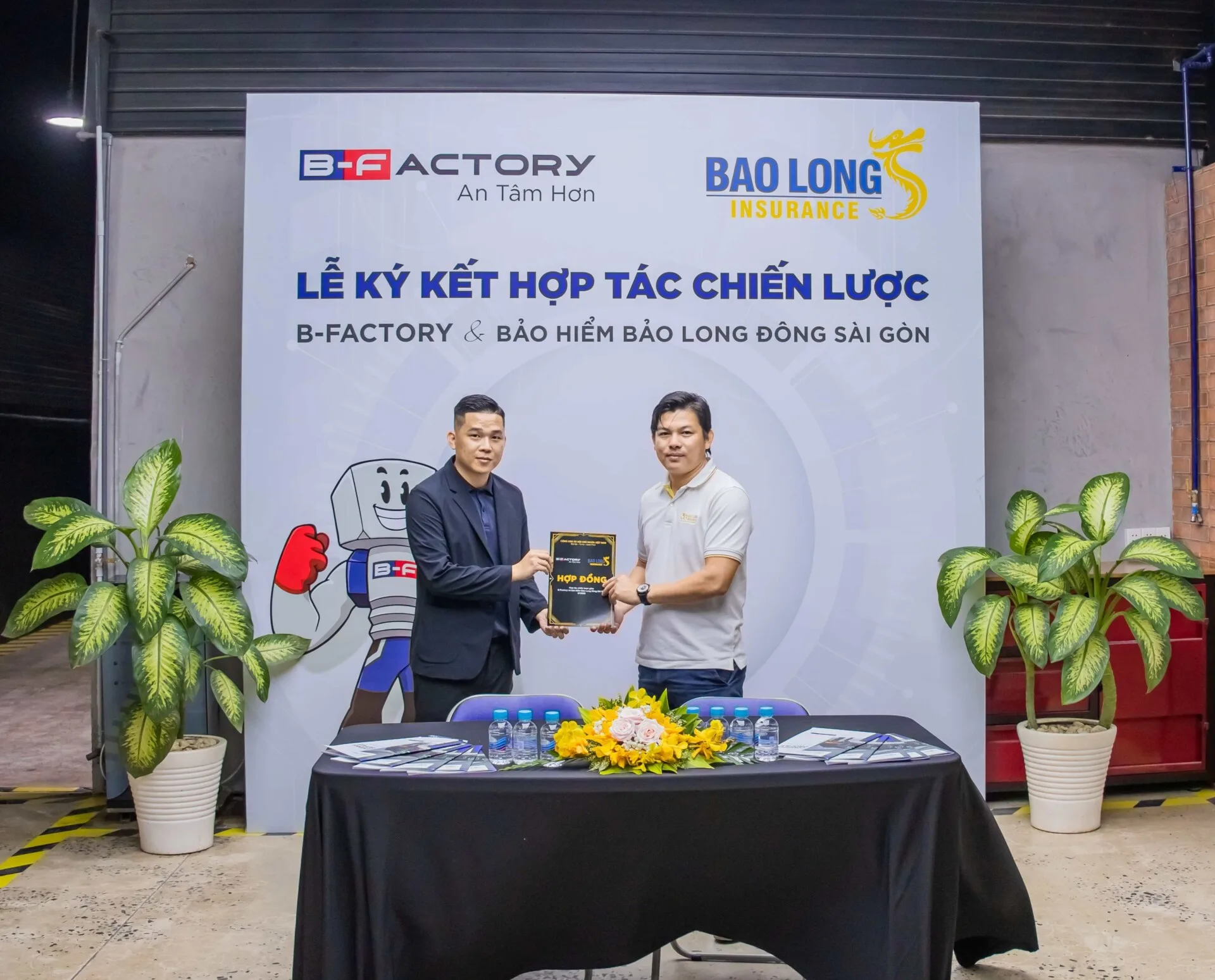 Đại diện hai bên ký kết hợp tác