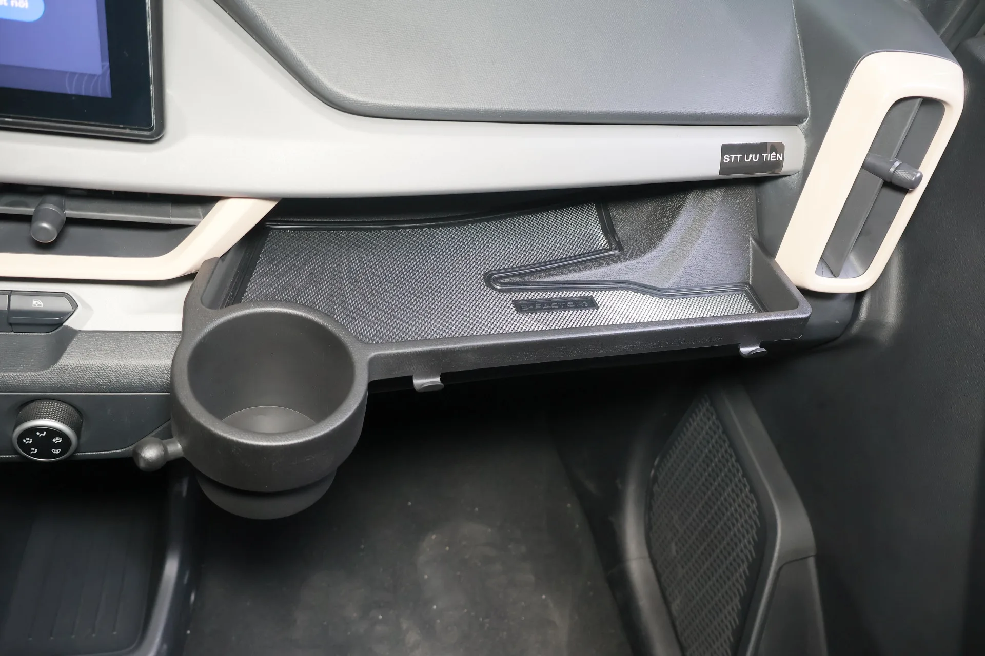 Phụ kiện VF 3 Khay đựng đồ đa năng của B-Factory tận dụng khoảng trống, tặng diện tích để đồ